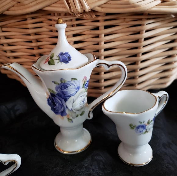Vintage Child's Tea Set - Picture 2 of 10
